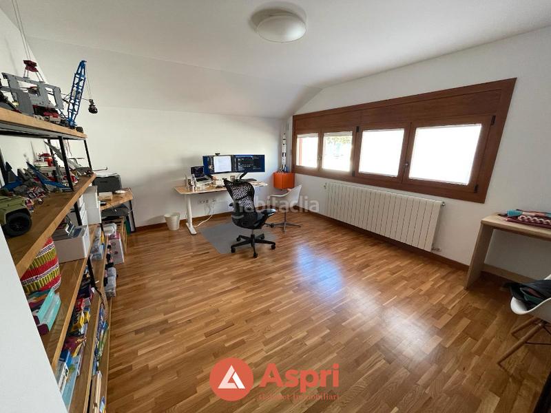 Foto eca32f4e-104a-488d-9cb4-74ec22ab4b80. Chalet en Ciutat Diagonal Esplugues de Llobregat