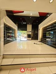 Lloguer Local Comercial a Plaça de molina 5. Excelente oportunidad en plaza molina.