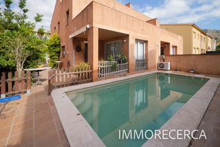 Maison à Torroella de Montgrí. Amplia casa de 4 dormitorios con jardín privado y piscina