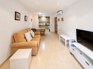 Flat in Torroella de Montgrí. Piso de dos dormitorios con balcón, en perfecto estado y cerca d