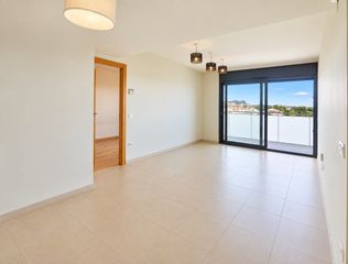 Appartamento in Torroella de Montgrí. Piso obra nueva con piscina comunitaria plaza de aparcamiento i