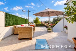 Casa in Torroella de Montgrí. Casa totalmente rehabilitada con gran terraza y apartamento con