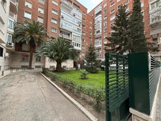 Rent Flat  Calle de rafael salgado. Magnifico piso en alquiler