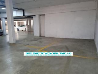 Aparcament cotxe a Santa Perpètua de Mogoda. Amplia plaza de parquing en finca joven zona santiga !!
