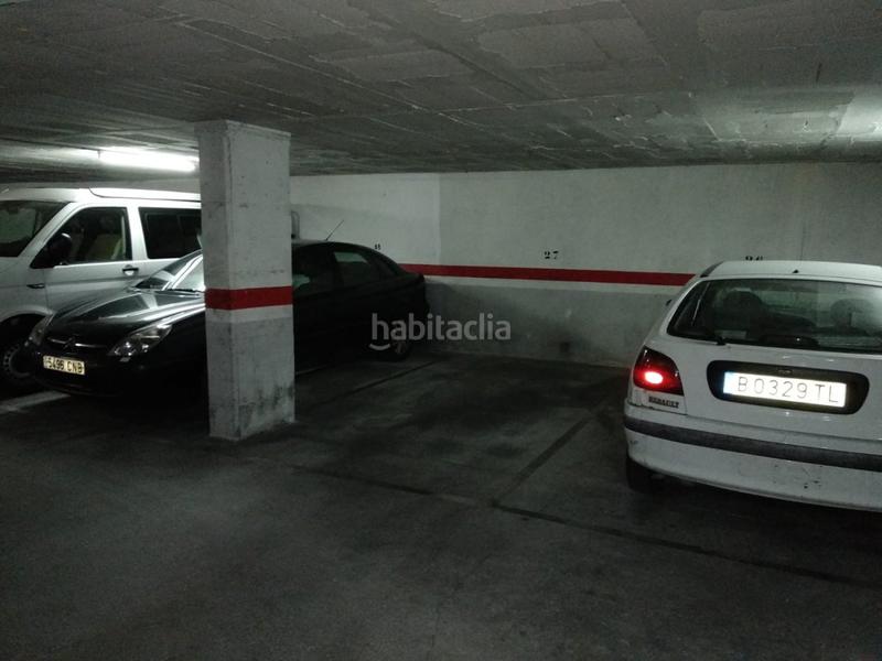 Foto 13b8161e-79cd-46e3-8723-cfc608ea8f8e. Alquiler parking coche plaza de parquing en alquiler zona teixonera !! para coche grande en Barcelona