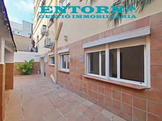 Pis a Col·legis Nous. Bajo con patio en el centro de mollet!