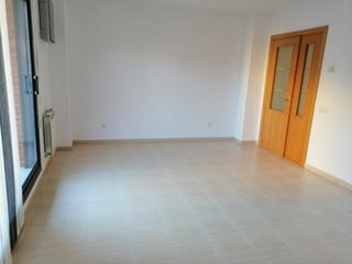 Alquiler Piso en Polinyà. Vivienda seminueva con parquing y trastero en zona creueta !!