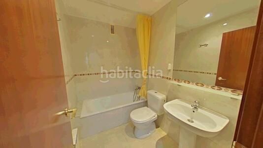 Foto 47a01e0e-06de-42a9-8519-12c9d4d76890. Flat with heating parking in Polinyà