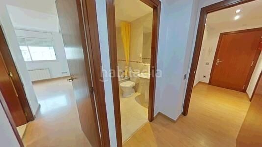 Foto fb17ece3-d056-48ee-9372-e359f09827c0. Pis amb calefacció aparcament a Polinyà