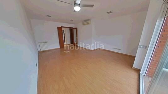 Foto fc0011e8-d22f-47f8-9f64-06ce0d6b99f6. Pis amb calefacció aparcament a Polinyà