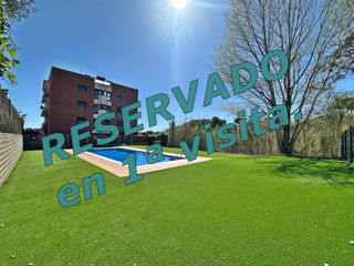 Flat in Polinyà. Piso seminuevo con pk y piscina comunitaria.