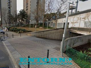 Aparcament cotxe a Montbau