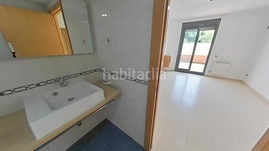 Foto 3e64e575-00e7-4685-9b39-23dd088b0344. Pis amb calefacció aparcament a Polinyà