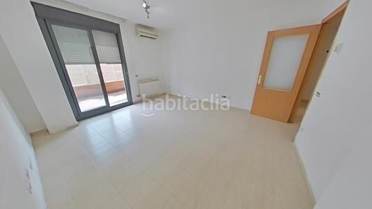 Foto e21469f8-f926-401a-b491-e3bb7053b388. Pis amb calefacció aparcament a Polinyà