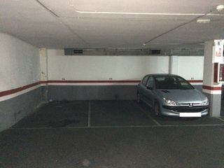 Alquiler Parking coche en Carrer de carreras i candi 7. Plaza de parking en alquiler