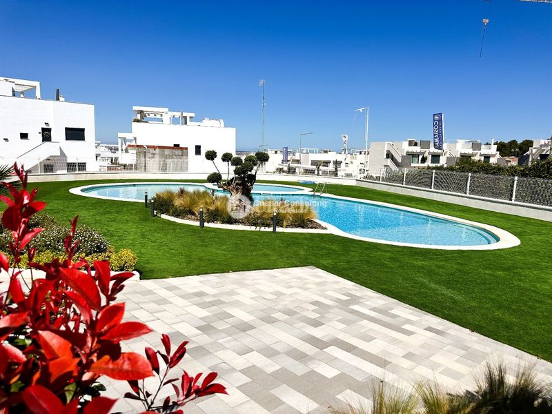 Foto d959947b-d78a-4be1-9f00-dc0917673d00. Àtic amb calefacció aparcament piscina a La Florida Orihuela
