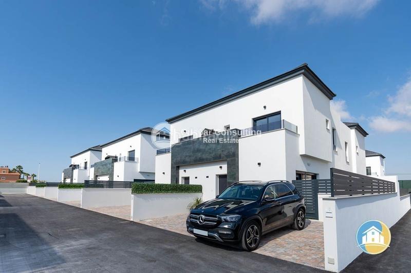 Foto 0980bd85-0ca5-4e82-ba39-cc8951f30a25. Casa adossada amb aparcament piscina a Monte y Mar Santa Pola