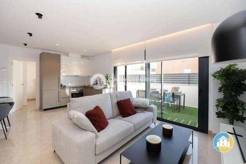 Foto 6c8dc2bb-adb0-4fcf-87ac-5539c3aebf53. Casa adossada amb aparcament piscina a Monte y Mar Santa Pola