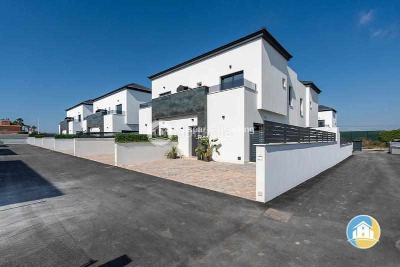 Foto ff1f40ae-f4fd-45c3-8c24-1b0ce0b1f280. Casa adossada amb aparcament piscina a Monte y Mar Santa Pola