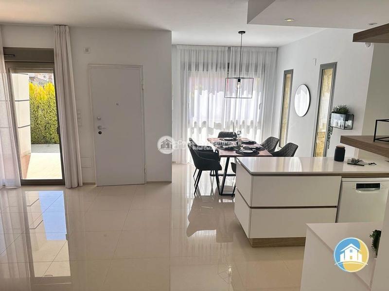 Foto c0c01e50-e4d0-4cb1-9f9e-a938e8b5f545. Xalet amb aparcament piscina a Centro Alcázares (Los)