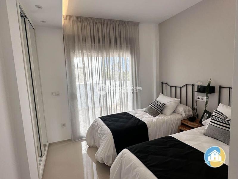 Foto e81cadf3-7569-4bb9-8e77-2927f11b1e36. Xalet amb aparcament piscina a Centro Alcázares (Los)