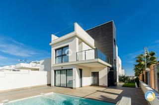 Chalet  Chirrines. En san miguel de salinas