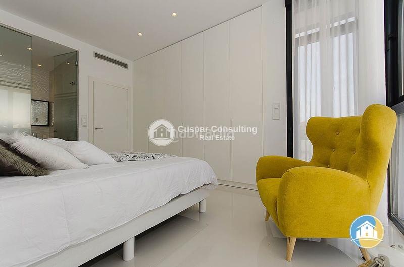 Foto 36189884-ef58-421a-b6c2-f8525add8204. Chalet with parking pool in Campoamor Orihuela