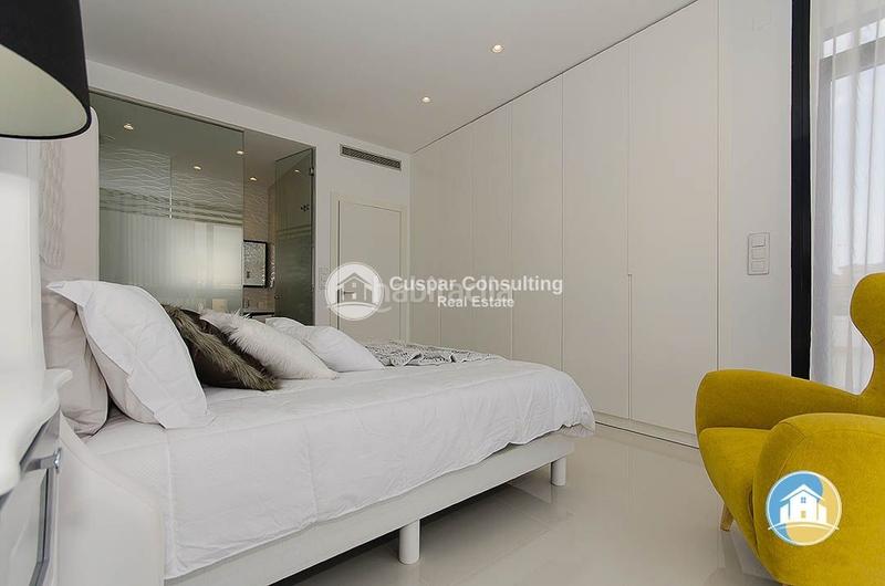 Foto 3e4a2619-e5d7-4bb3-ba39-0be2a22c652d. Chalet with parking pool in Campoamor Orihuela