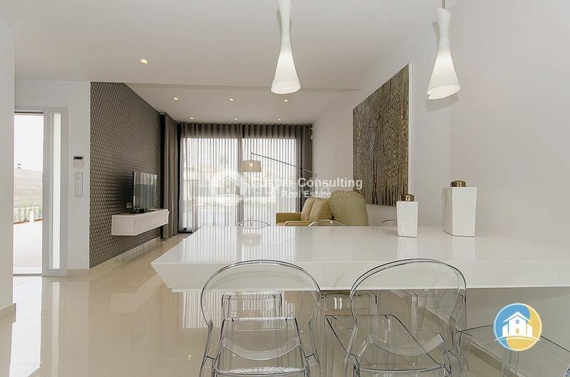 Foto 6a5b5b56-7dd1-4c85-90ea-60e843edbd11. Chalet with parking pool in Campoamor Orihuela