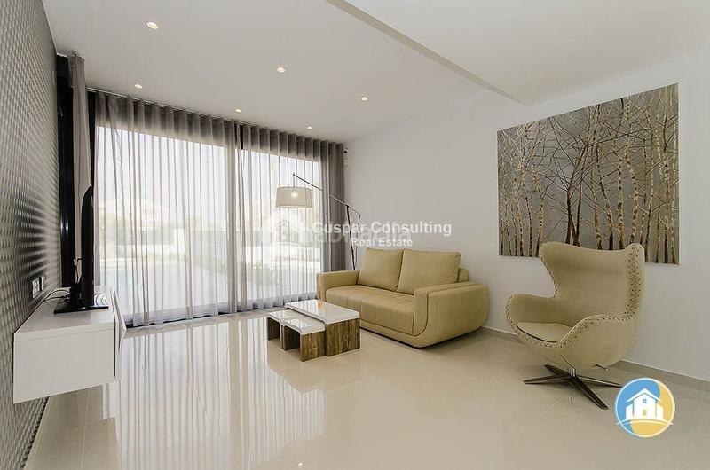 Foto 8df6f8ed-ab57-41b6-a587-2b3f49de60e8. Chalet with parking pool in Campoamor Orihuela