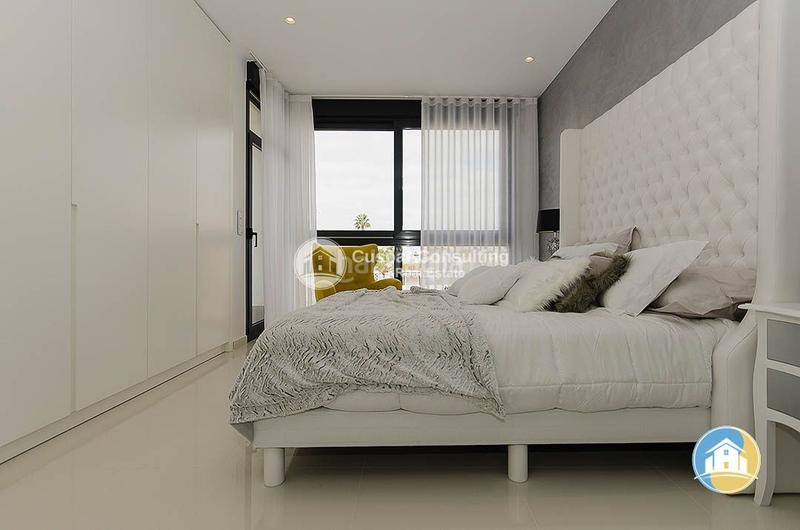 Foto 9f8e96dd-2b31-4065-9300-49c91b94cdaf. Chalet with parking pool in Campoamor Orihuela