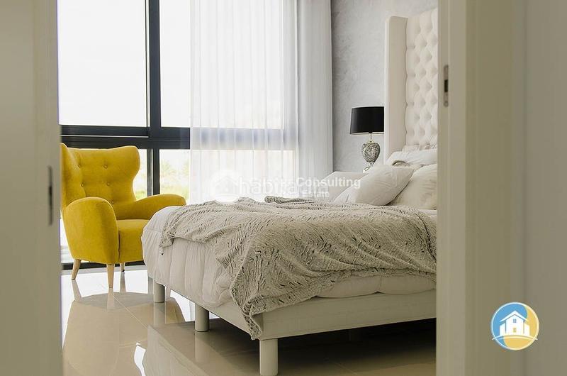 Foto d08bbb11-e5d6-4b6c-b033-8690f9e8f7aa. Chalet with parking pool in Campoamor Orihuela