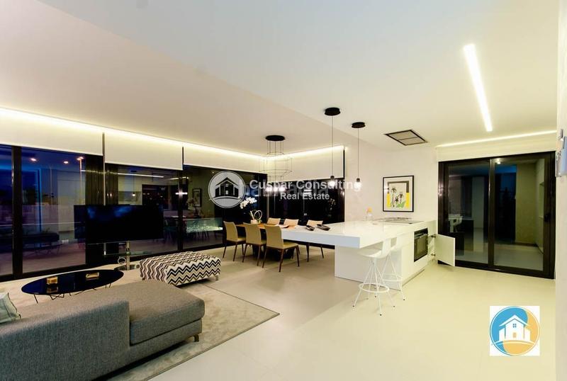 Foto 030b8b12-0eee-43f6-b697-f5cd474cb9a4. Chalet with heating parking pool in Campoamor Orihuela