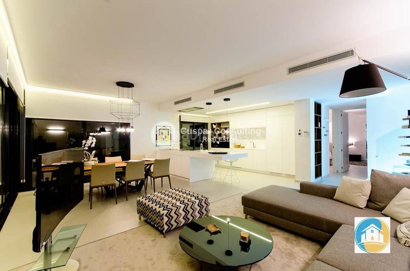 Foto 4f907a2d-7be8-44c8-bc15-95002600d31d. Chalet with heating parking pool in Campoamor Orihuela