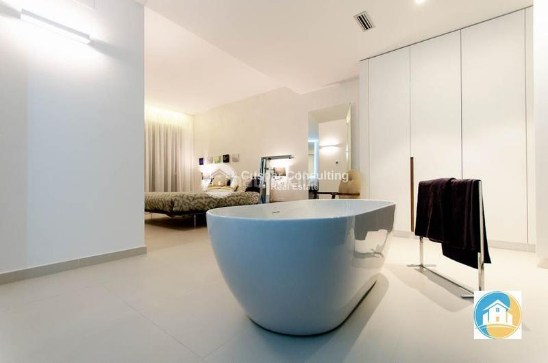 Foto 6da1faba-7c35-4c73-bd2f-05e60fd25ec3. Chalet with heating parking pool in Campoamor Orihuela