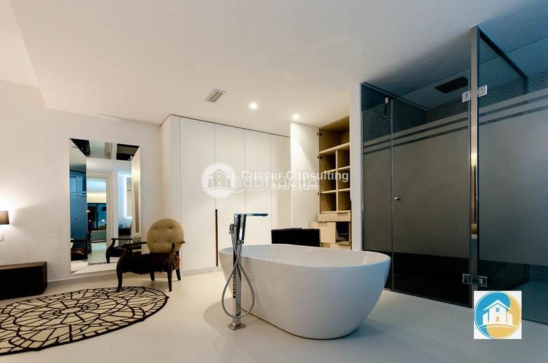 Foto 7918015b-1a91-4f5e-b932-d0bec248f293. Chalet with heating parking pool in Campoamor Orihuela