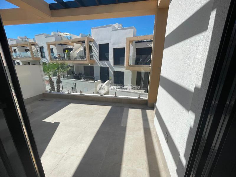 Foto abac2eb9-aa48-4c29-a372-f3735765ac08. Piccolo appartamento con parcheggio piscina in Los Almendros Orihuela