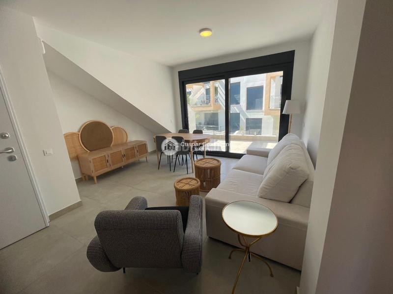 Foto c989d508-af9d-4ba6-99fa-6b84f3e9646e. Piccolo appartamento con parcheggio piscina in Los Almendros Orihuela