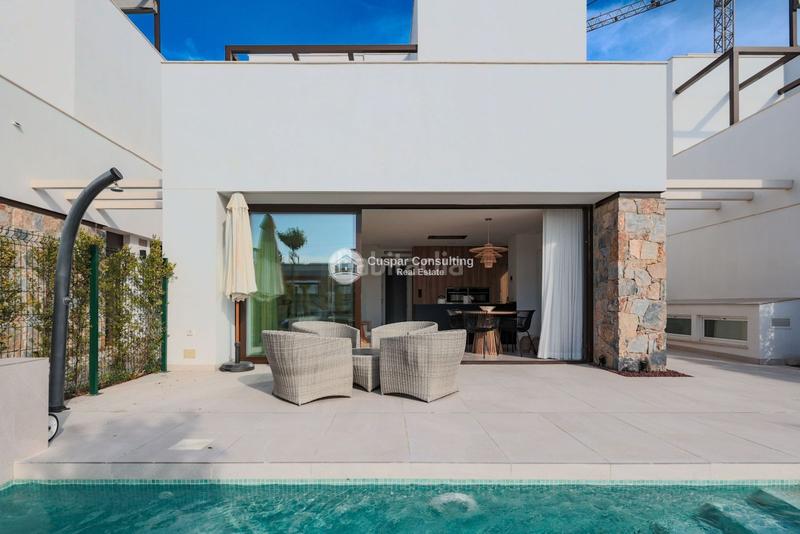 Foto f48c07ba-5f6a-4e09-ad3e-f87b0c9b8705. Xalet amb calefacció aparcament piscina a Centro Alcázares (Los)