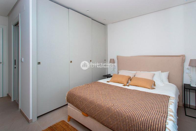 Foto 9baa36e6-cc8e-4b21-9baf-680f209b39dd. Àtic amb calefacció aparcament piscina a Playa Levante Santa Pola