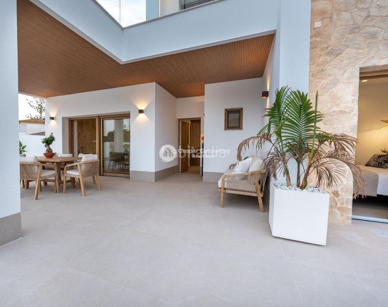 Foto 1b8503b0-5fda-426f-8e43-ef7e68c6e865. Chalet con riscaldamento parcheggio piscina in Campoamor Orihuela