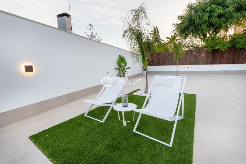 Foto b3c3057e-279e-4e43-8436-8012f05155d5. Chalet con riscaldamento parcheggio piscina in Campoamor Orihuela