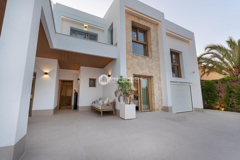 Foto c47cde20-0853-43ee-a7a2-84fd4ba91e48. Chalet con riscaldamento parcheggio piscina in Campoamor Orihuela