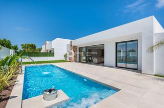 Chalet  De la libertad. Magnífico proyecto de villas independientes con piscina privada