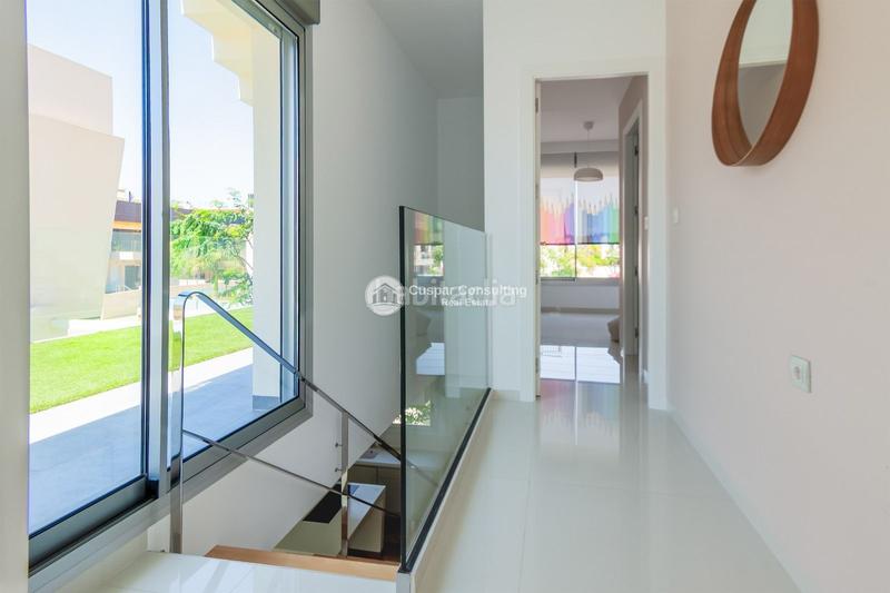 Foto 0c076748-bf88-40b4-8dfc-b0462d80f2f8. Chalet con riscaldamento parcheggio piscina in Población de Arroyo