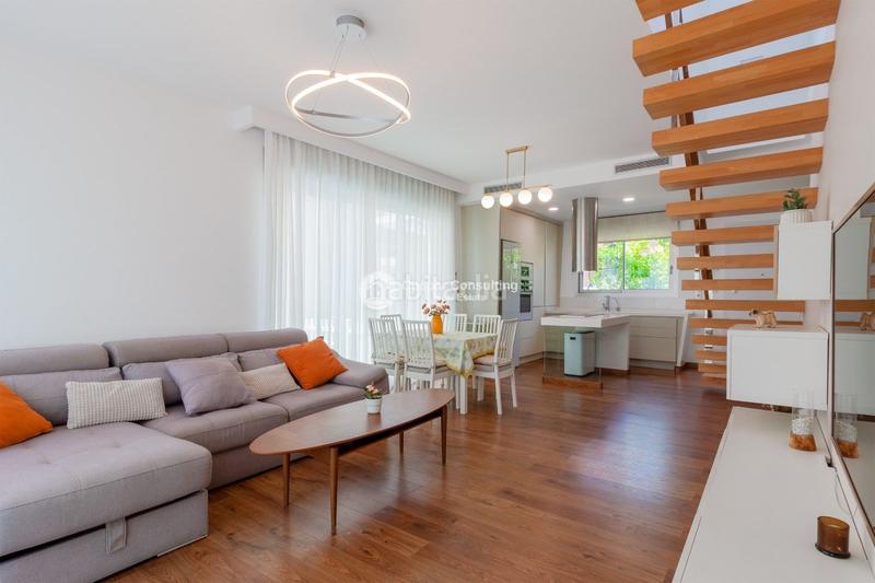 Foto 5526944c-6d42-4c71-9eb5-2056b275076f. Chalet con riscaldamento parcheggio piscina in Población de Arroyo