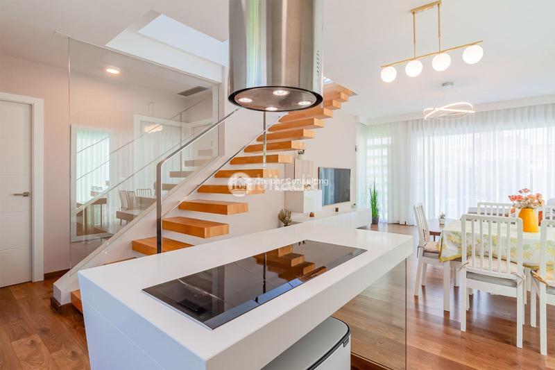 Foto ccca80df-9f20-43ce-b7e7-be84cbf32a1f. Chalet con riscaldamento parcheggio piscina in Población de Arroyo