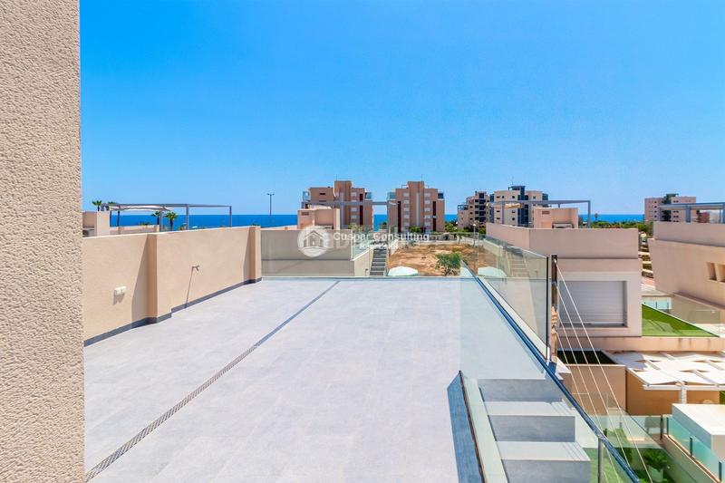 Foto e49b2db9-e32a-4b91-99a1-fdc22e72dc99. Chalet con riscaldamento parcheggio piscina in Población de Arroyo