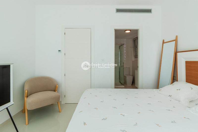 Foto f43bc2cf-c71a-4b13-abc7-81355175fbea. Chalet con riscaldamento parcheggio piscina in Población de Arroyo