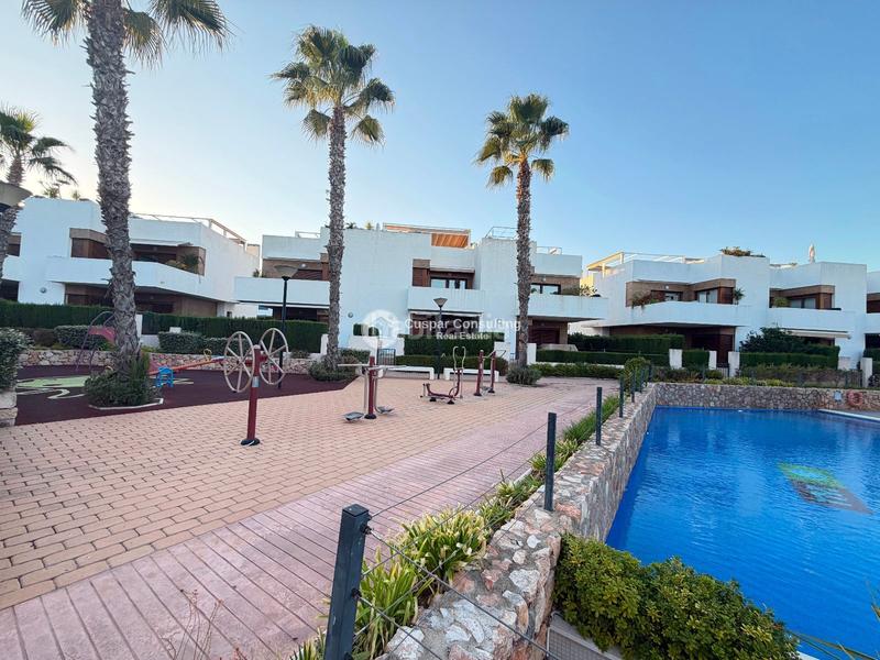 Foto 2b38f396-b173-4e3c-b894-2690a3a2169b. Apartament amb calefacció aparcament piscina a La Zenia Orihuela